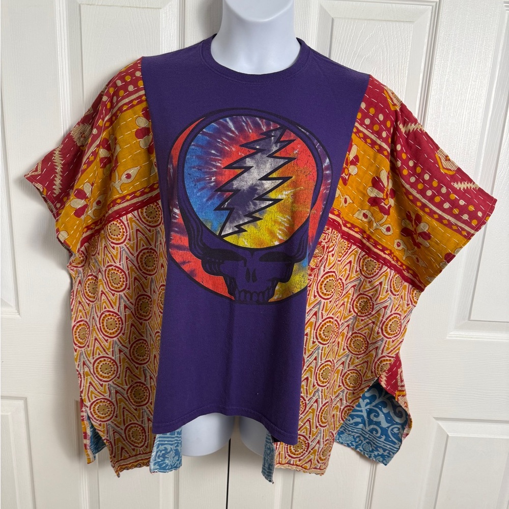 Grateful Dead T-shirt upcycled with Kantha Sleeves. Bohemian hippie style.